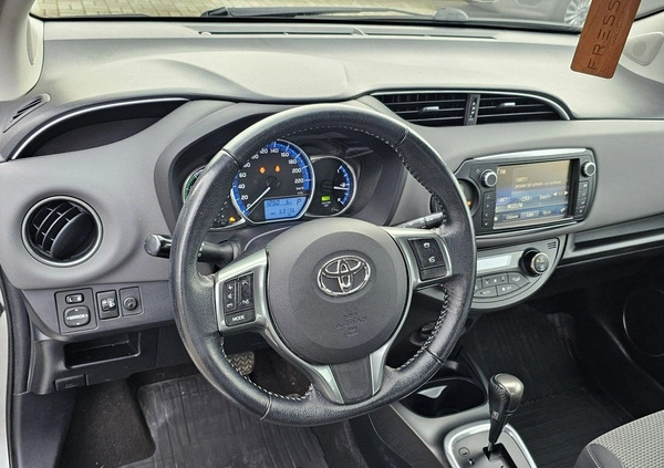 Toyota Yaris cena 49900 przebieg: 63000, rok produkcji 2016 z Olsztyn małe 497